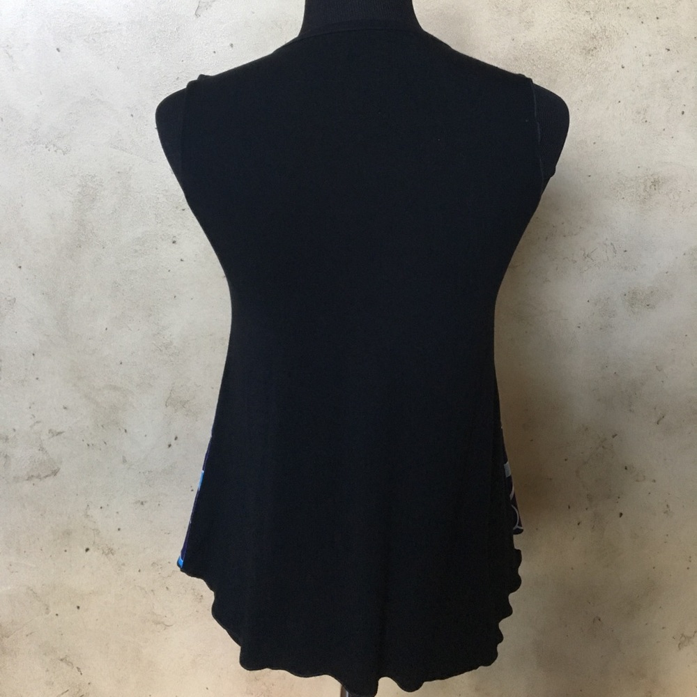 Iay Guey Sleeveless Top View 3